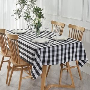 Elegant Black and White Gingham Buffalo Plaid Tablecloth Size 52 X 70